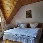 Elena - Stvorapartmanovy Dom Daire Stará Lesná
